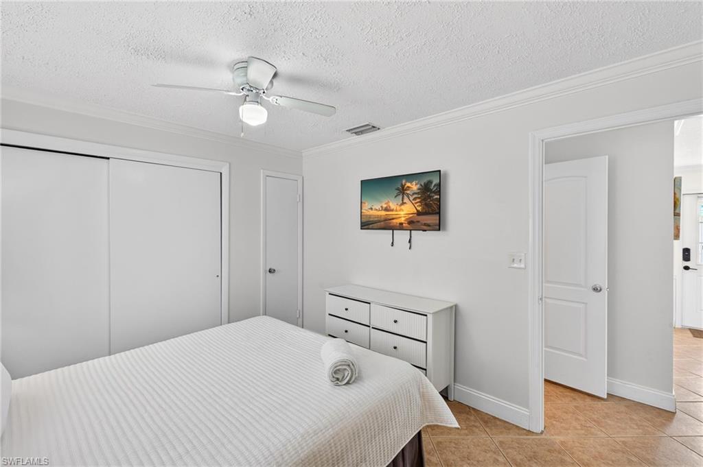 559/563 105th AVE N