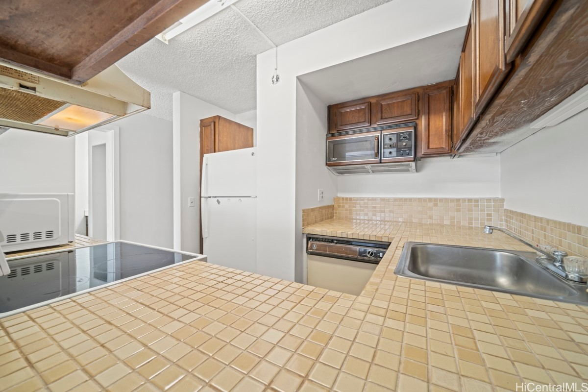 101 AUPUNI Street 521