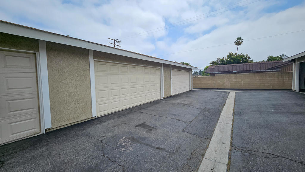 15226 Shadybend Drive 32