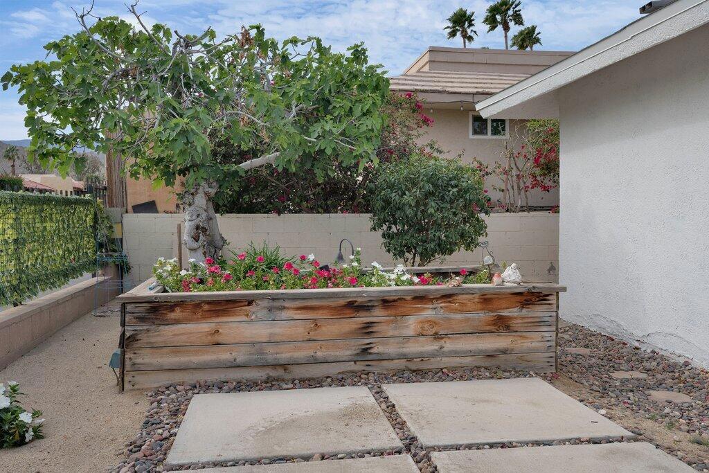 48320 Beverly Drive