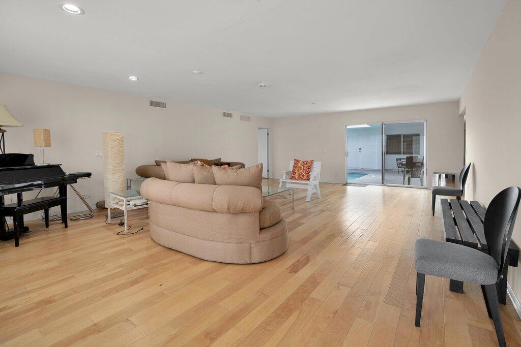 48320 Beverly Drive