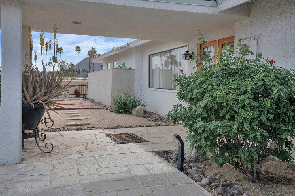48320 Beverly Drive