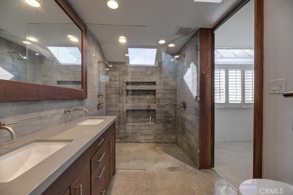 501 Herondo Street Unit: 49