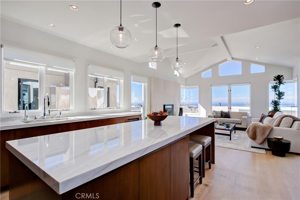 1712 Manhattan Avenue