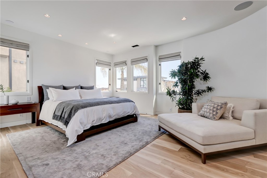 1712 Manhattan Avenue