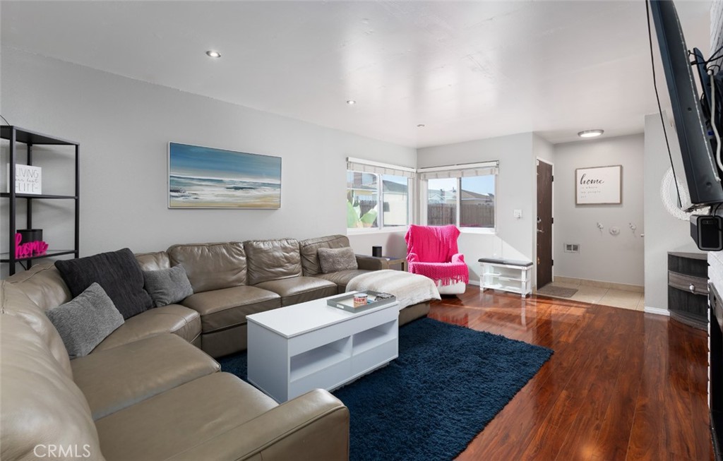 15217 Eastwood Avenue