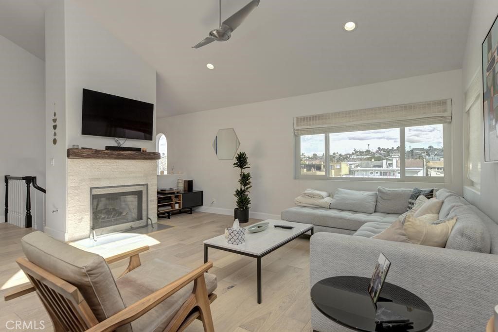 840 Loma Drive Unit: 4