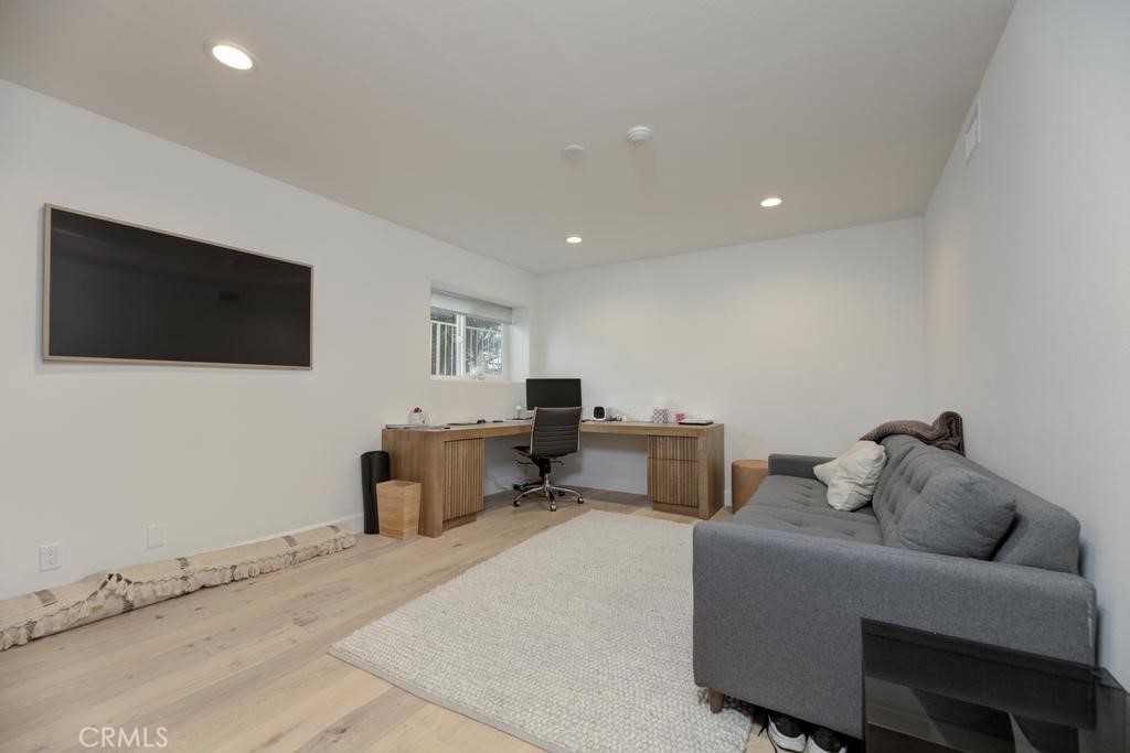 840 Loma Drive Unit: 4