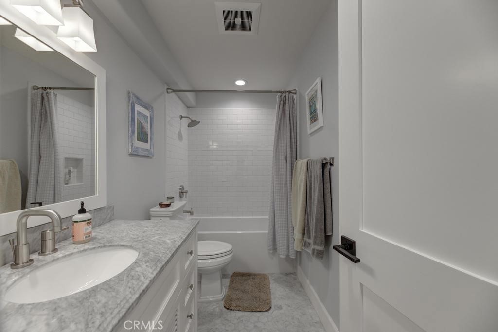 840 Loma Drive Unit: 4