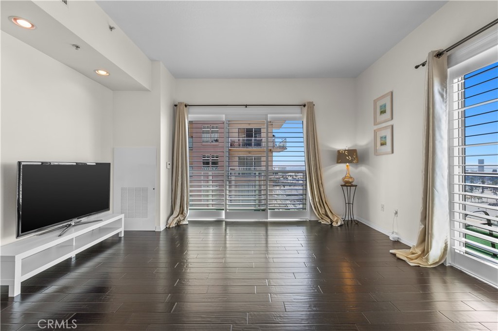 388 E Ocean Boulevard 903