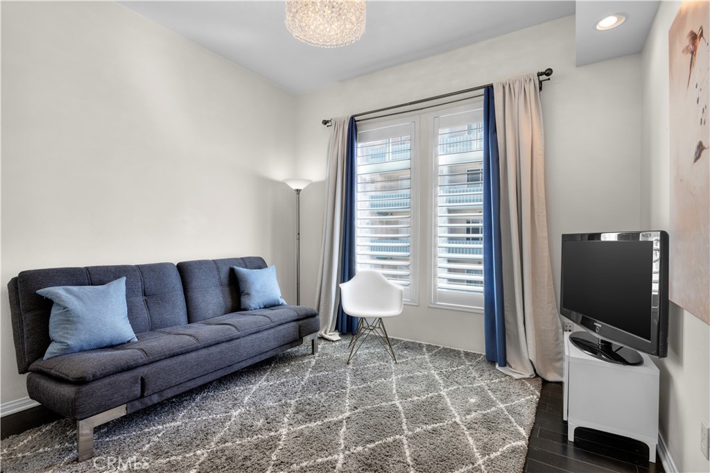 388 E Ocean Boulevard 903