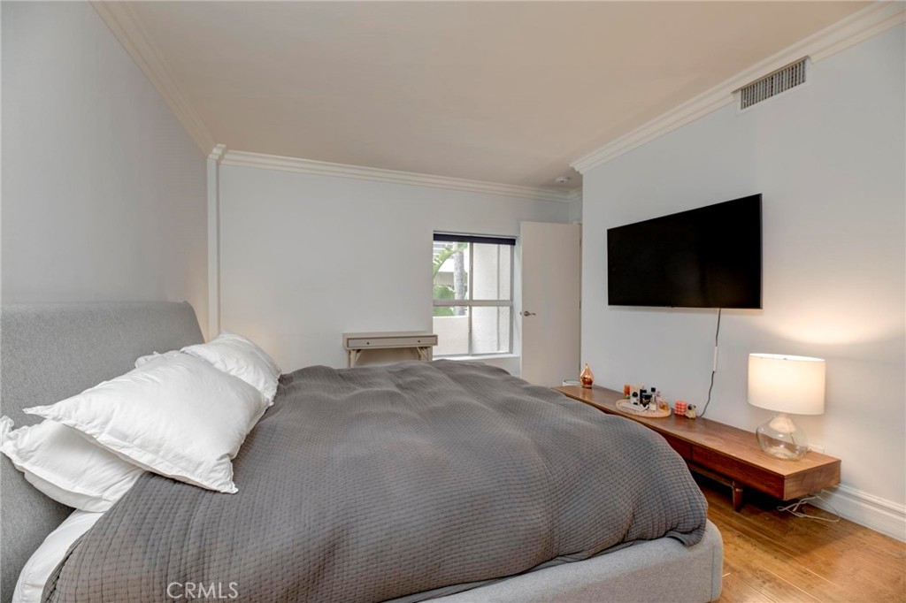 1131 Alta Loma Road 221