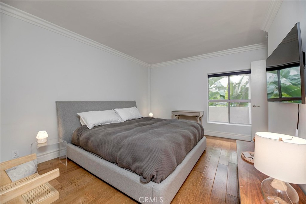 1131 Alta Loma Road 221