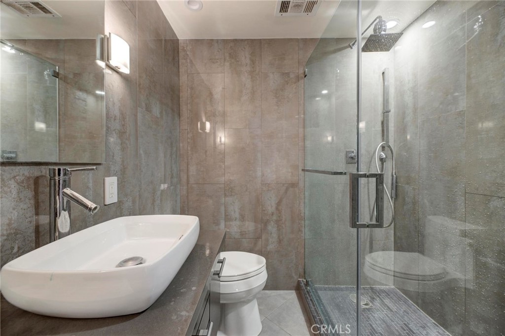 1131 Alta Loma Road 221