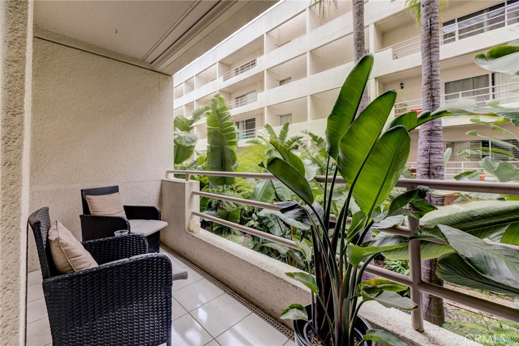 1131 Alta Loma Road 221