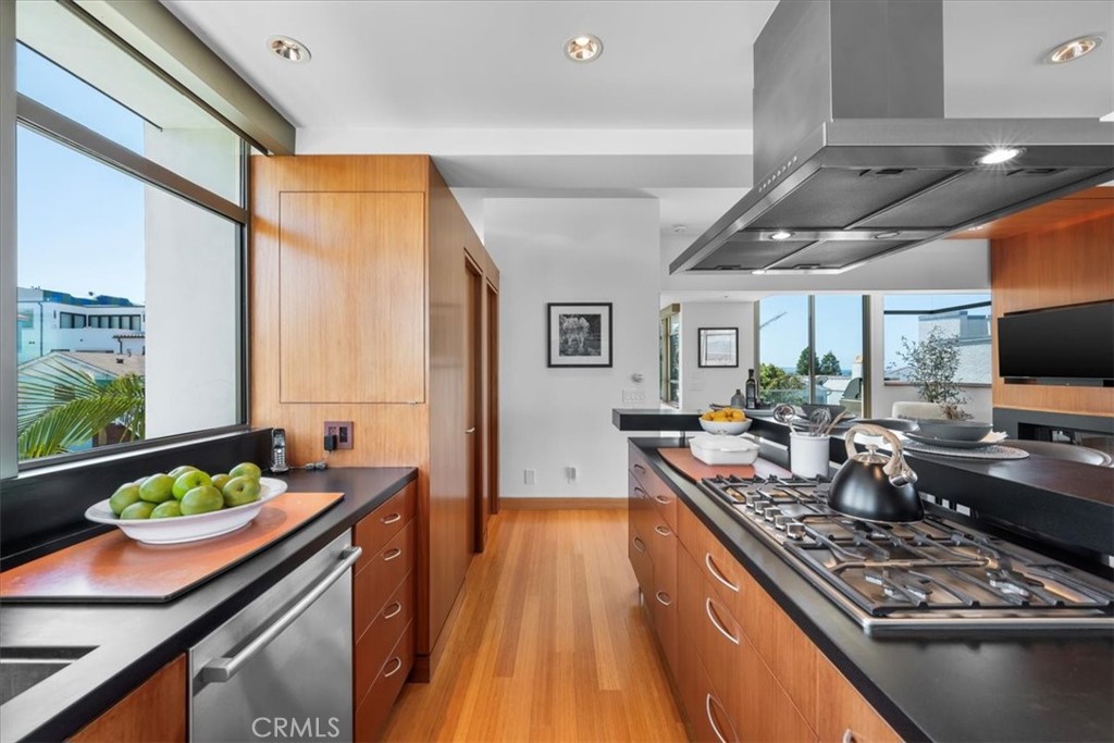 2301 Manhattan Avenue