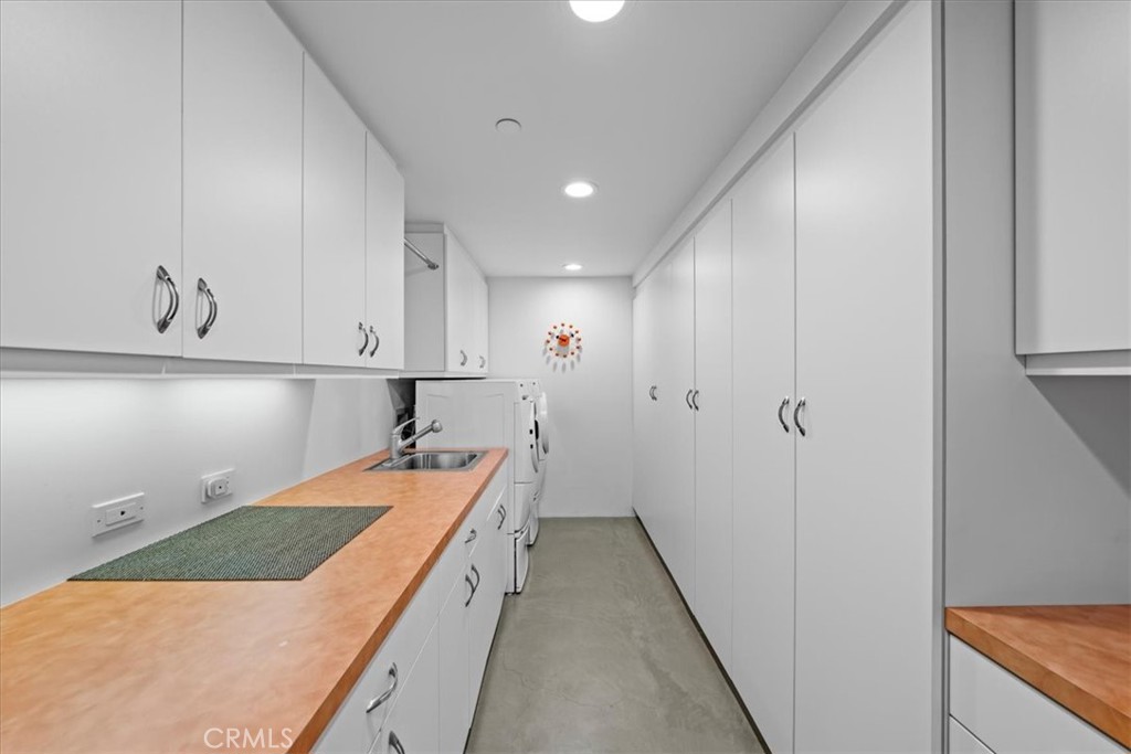 2301 Manhattan Avenue