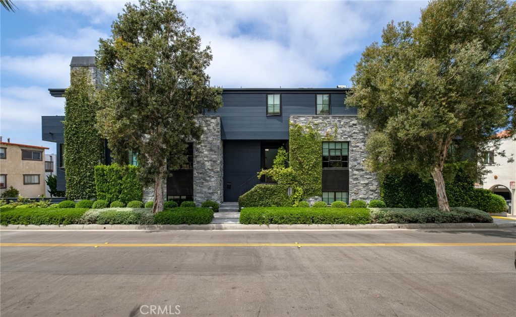 2903 Manhattan Avenue A