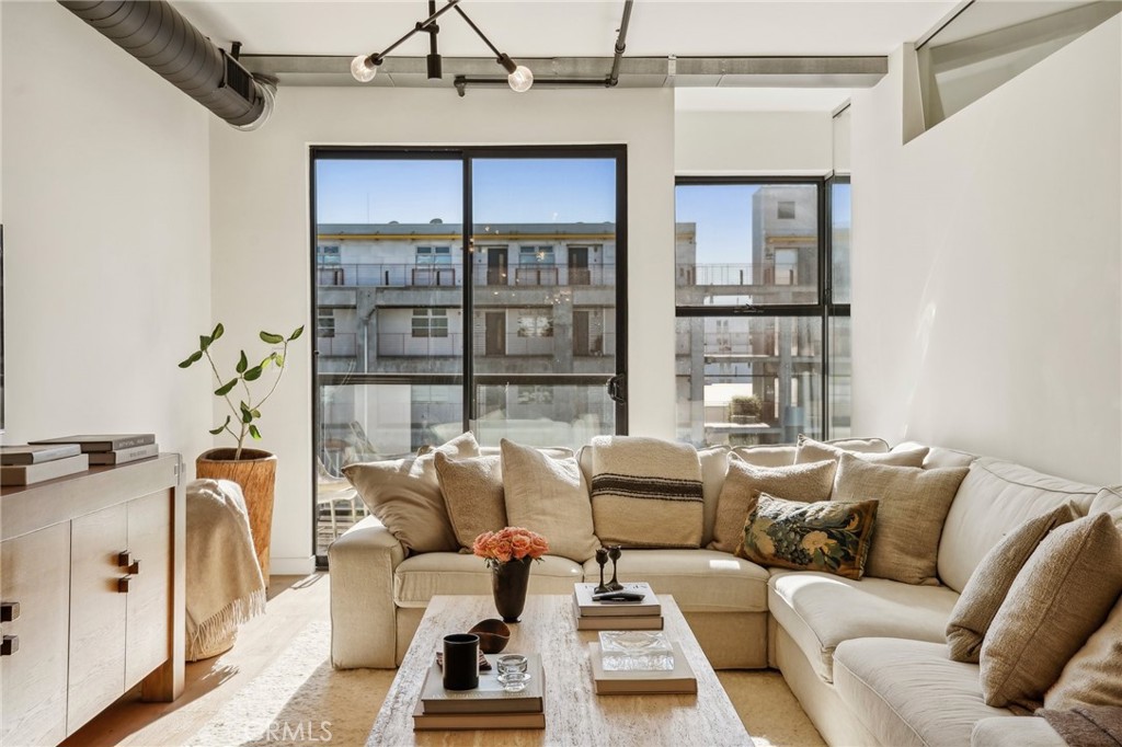 4115 Glencoe Avenue 308