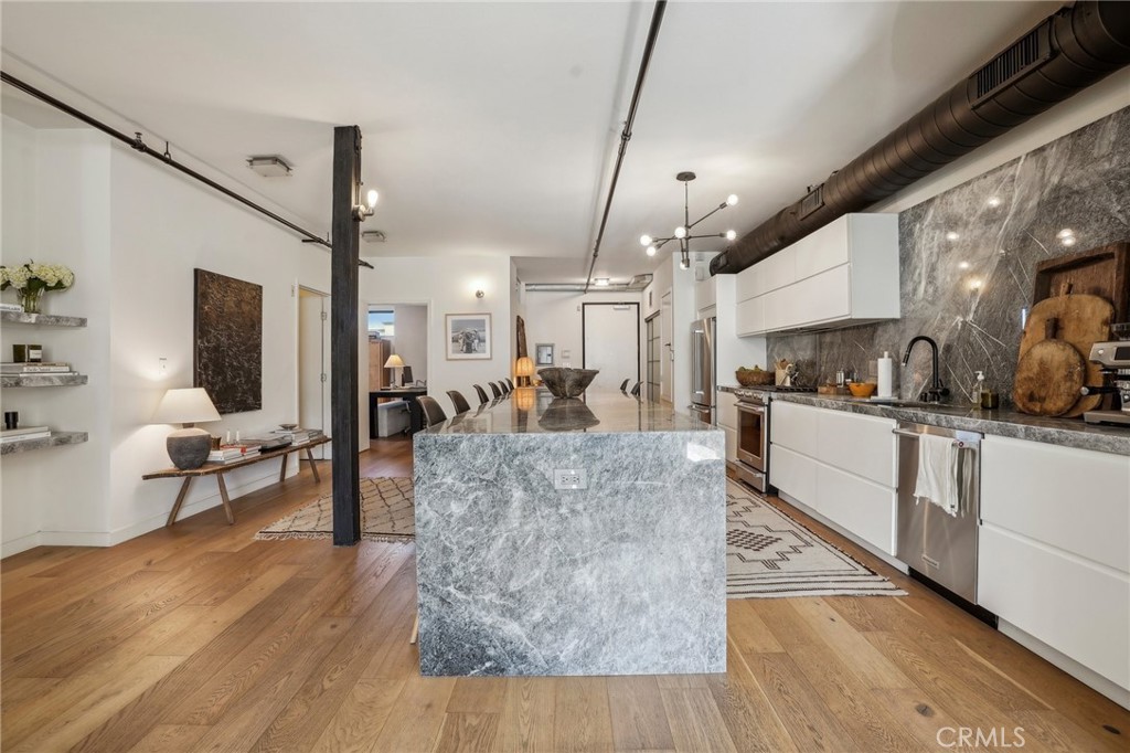 4115 Glencoe Avenue 308