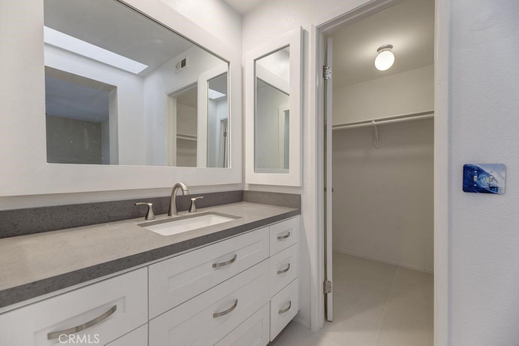 501 Herondo Street 49