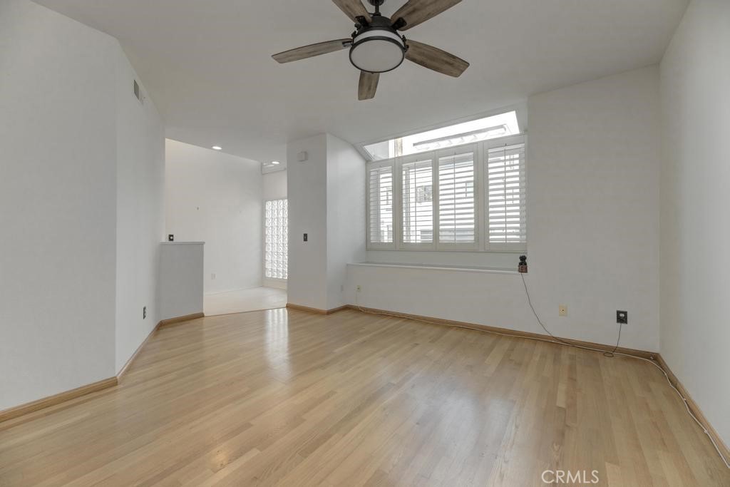 501 Herondo Street 49