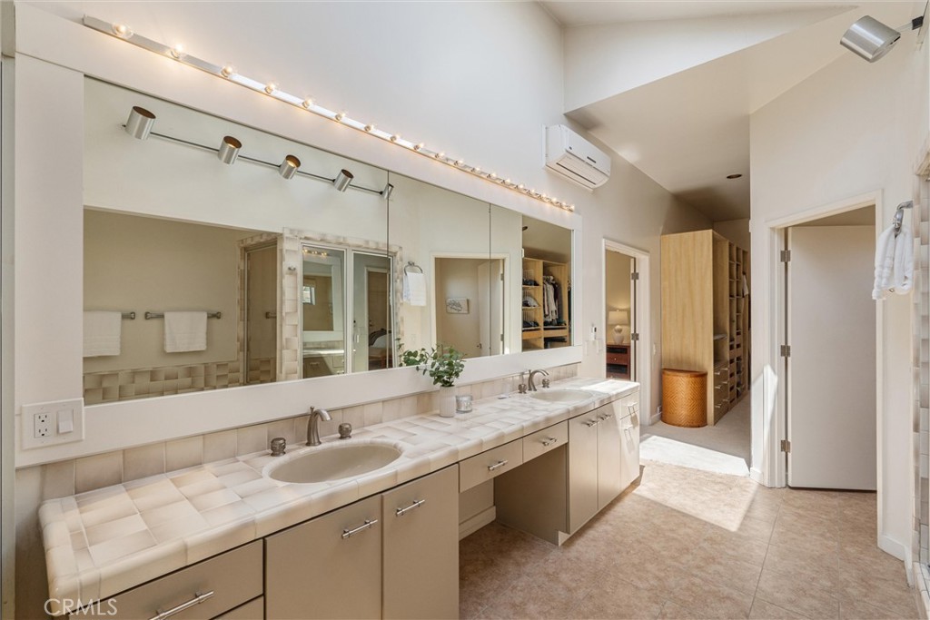 7335 Vista Del Mar Lane