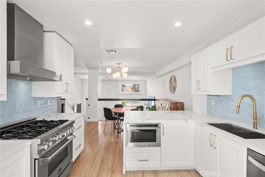 2310 Vanderbilt Lane 4
