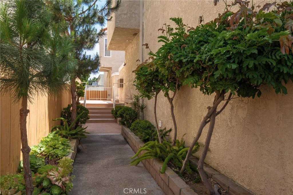 2310 Vanderbilt Lane 4