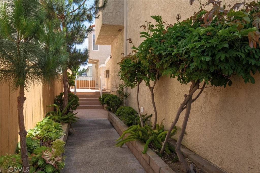 2310 Vanderbilt Lane 4