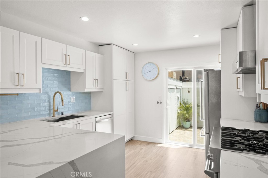 2310 Vanderbilt Lane 4