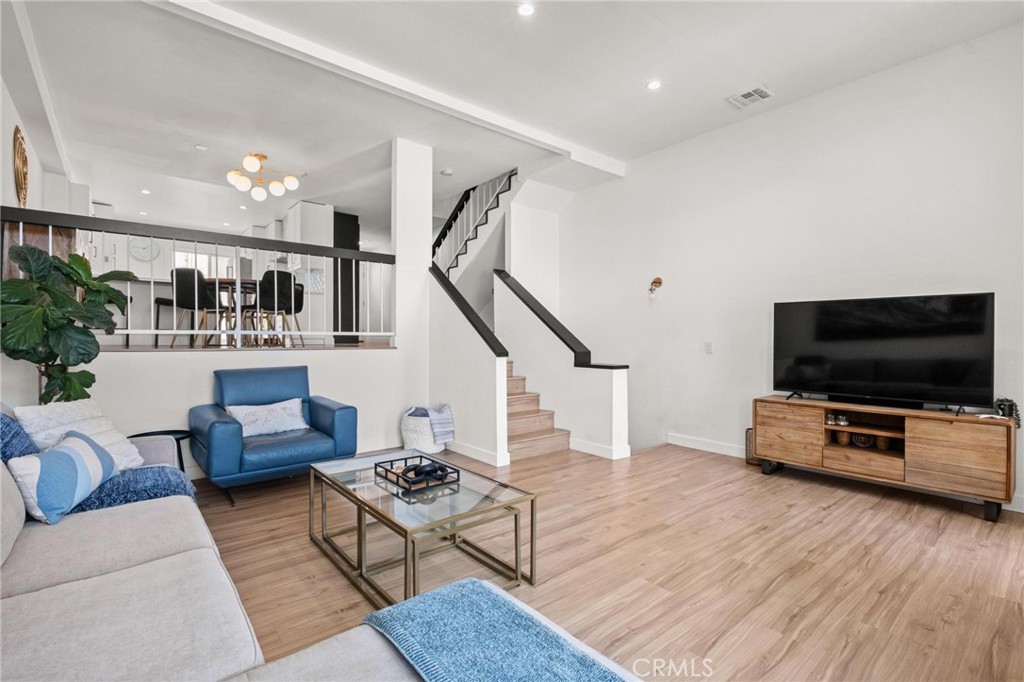 2310 Vanderbilt Lane 4