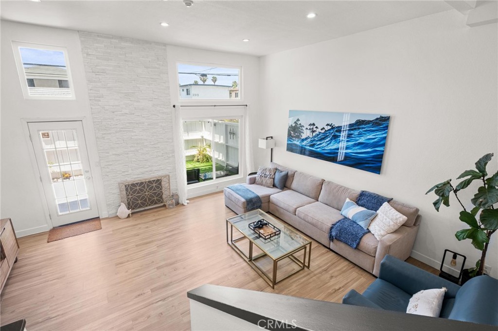 2310 Vanderbilt Lane 4