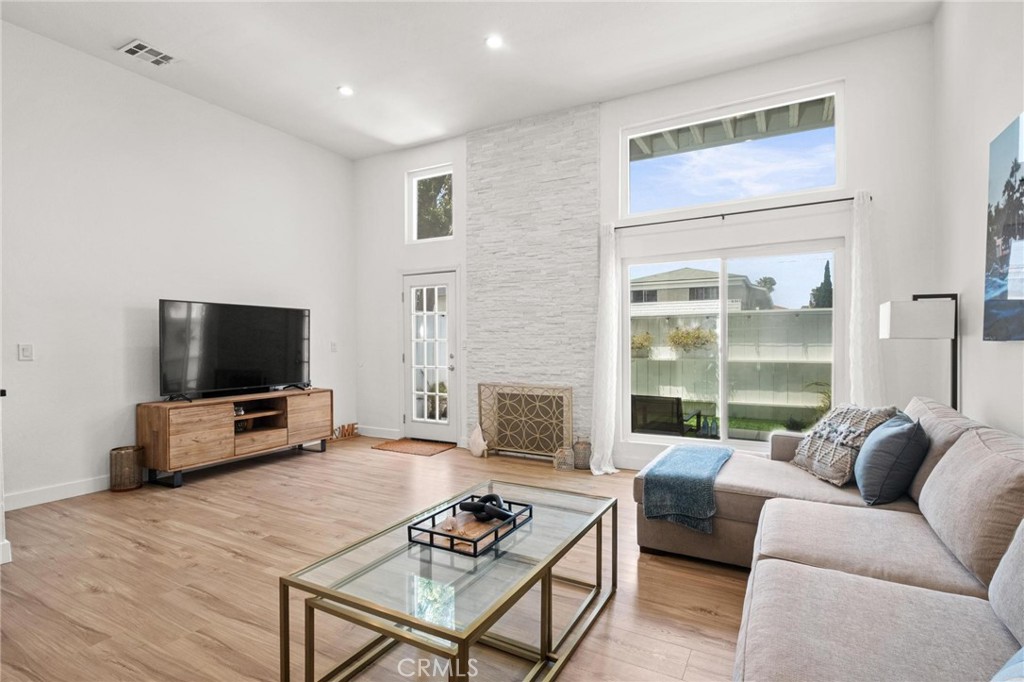 2310 Vanderbilt Lane 4