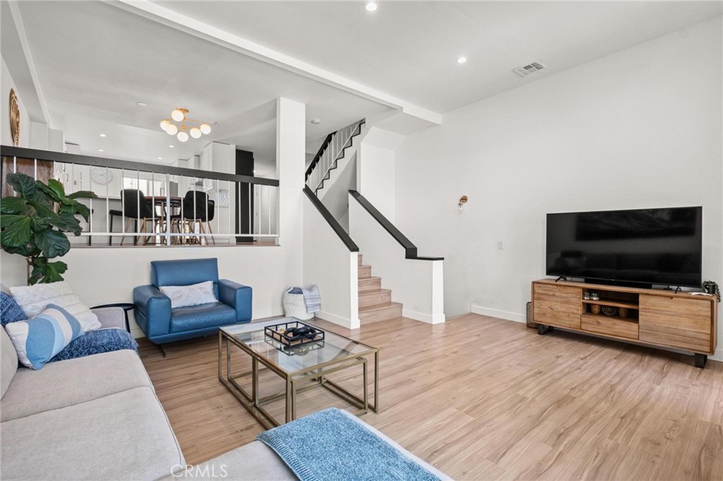 2310 Vanderbilt Lane 4