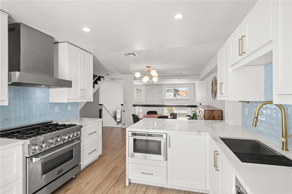 2310 Vanderbilt Lane 4