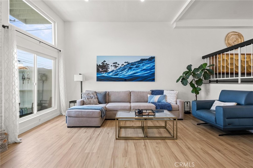 2310 Vanderbilt Lane 4
