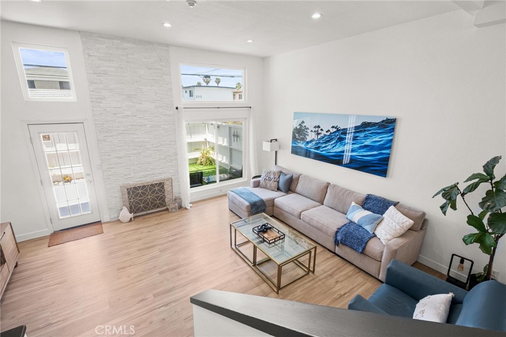 2310 Vanderbilt Lane 4