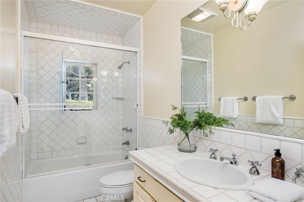 1129 Via Mirabel