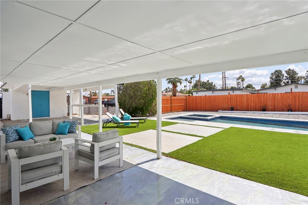 845 W Gateway Drive
