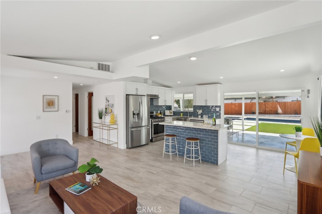 845 W Gateway Drive