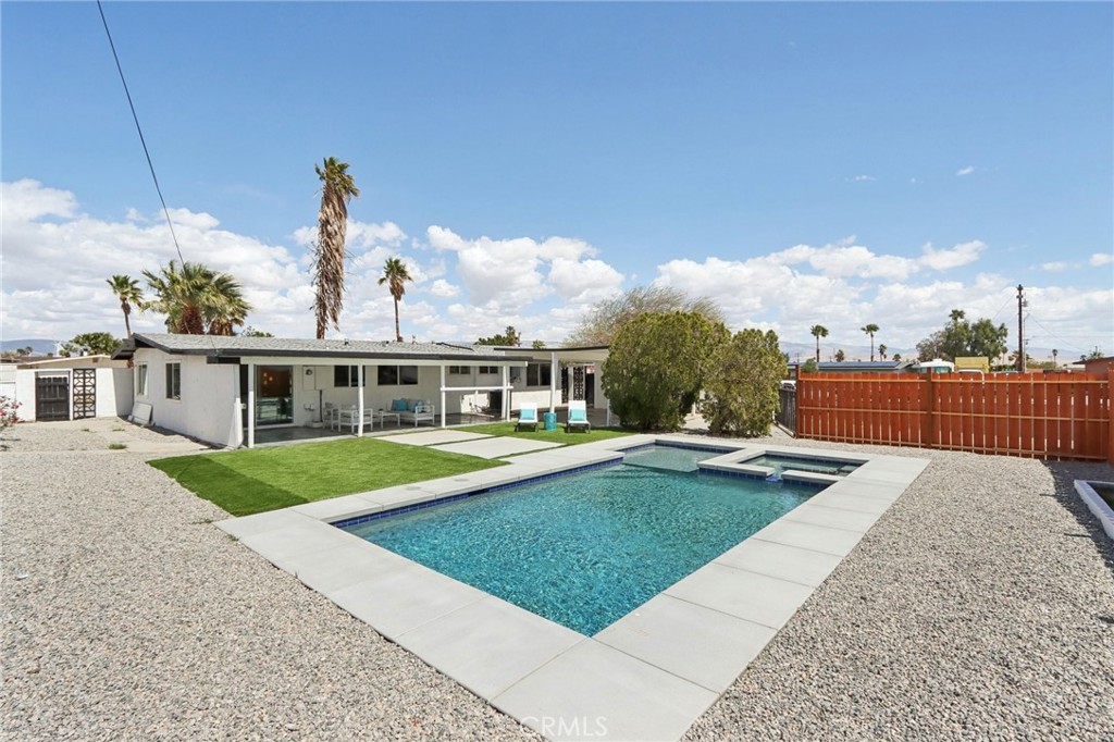 845 W Gateway Drive
