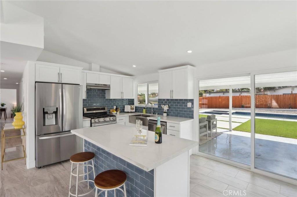 845 W Gateway Drive