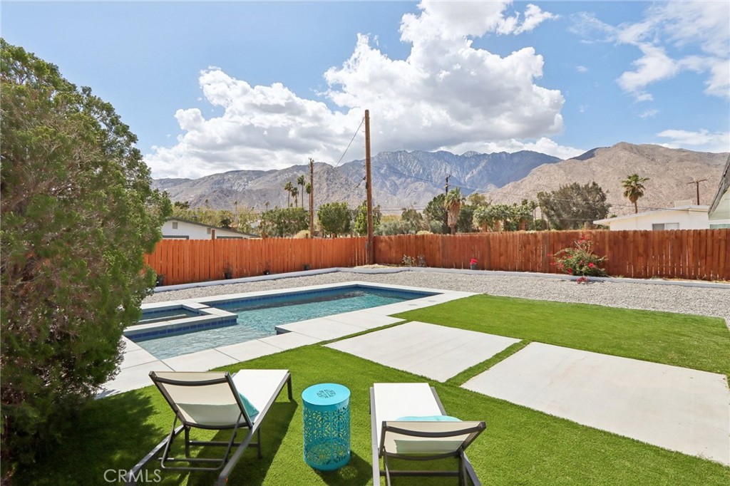 845 W Gateway Drive