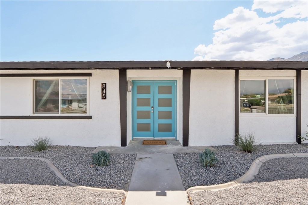 845 W Gateway Drive