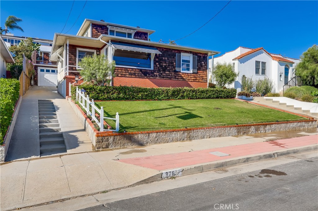976 W 37th Street
