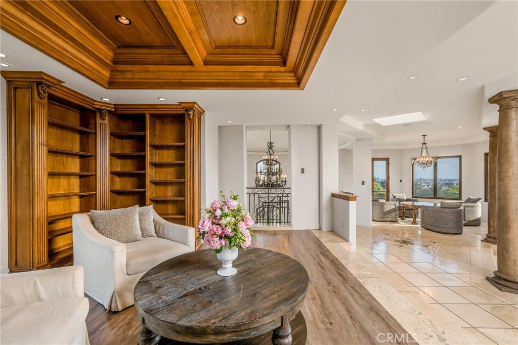 215 S Poinsettia Avenue