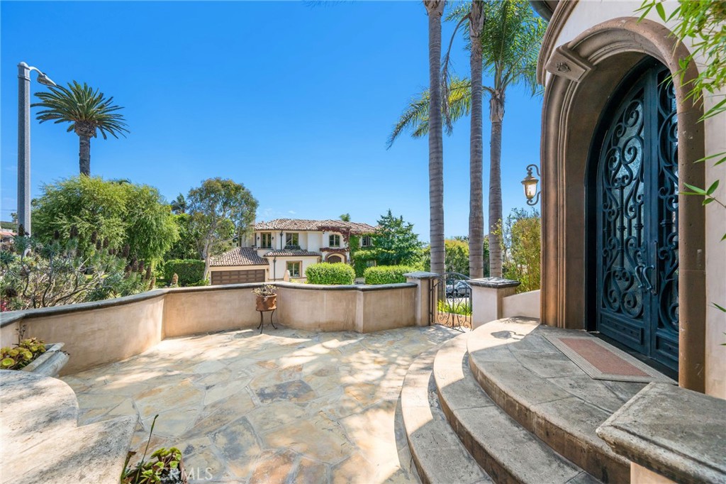 215 S Poinsettia Avenue