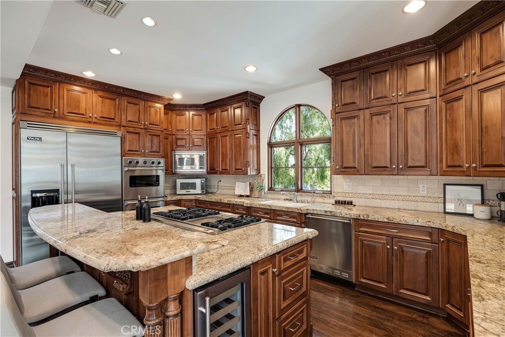 718 N Poinsettia Avenue