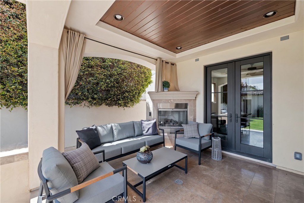 718 N Poinsettia Avenue